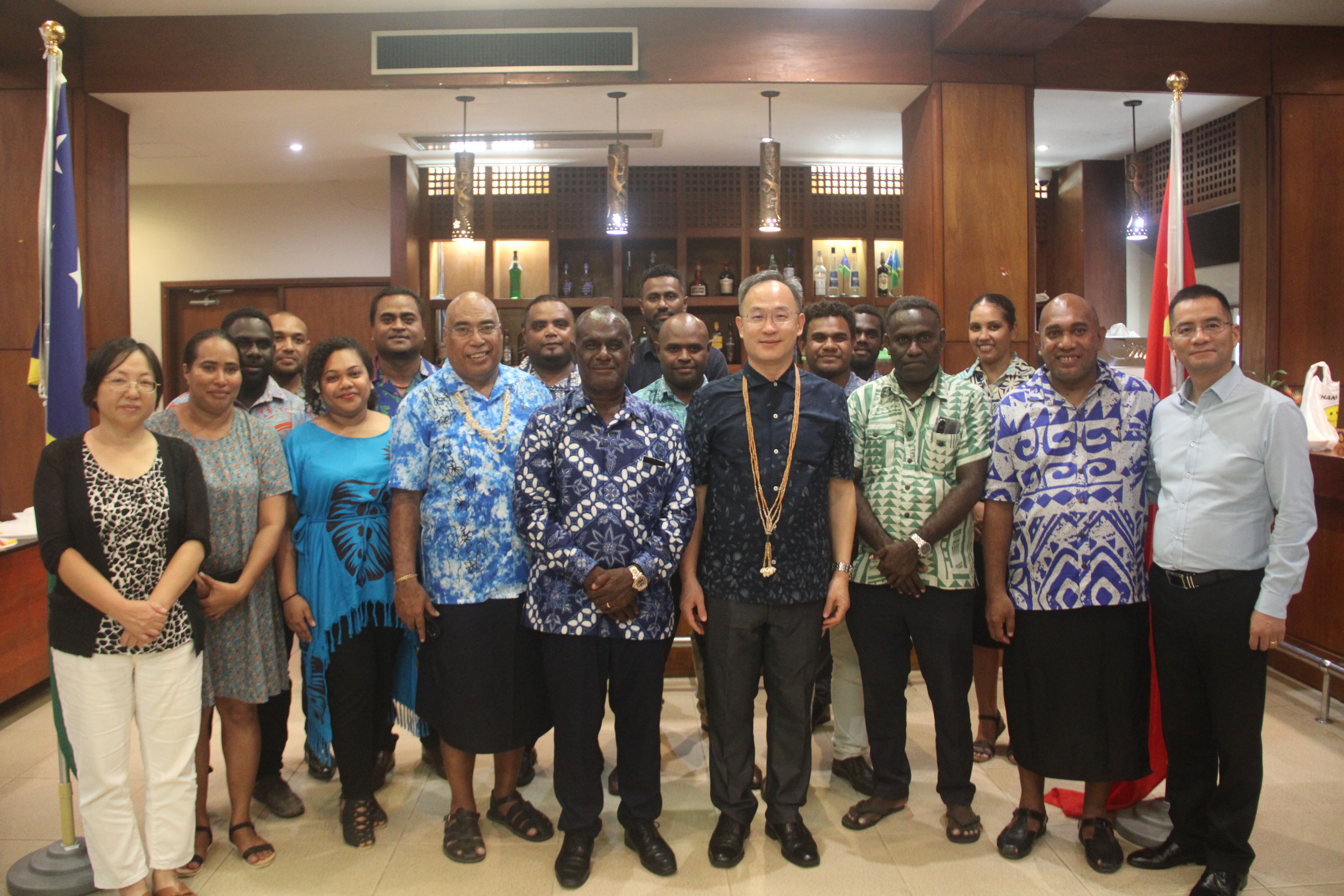 Minister of Foreign Affairs and External Trade hosts farewell dinner for PRC Ambassador Li Ming.