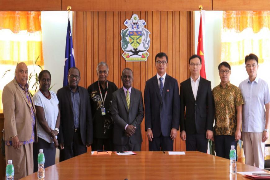 Minister Manele with Solomon Islands government officials and staff of the Chinese Embassy after the signing and handover ceremony. Minister Manele with Solomon Islands government officials and staff of the Chinese Embassy after the signing and handover ceremony.