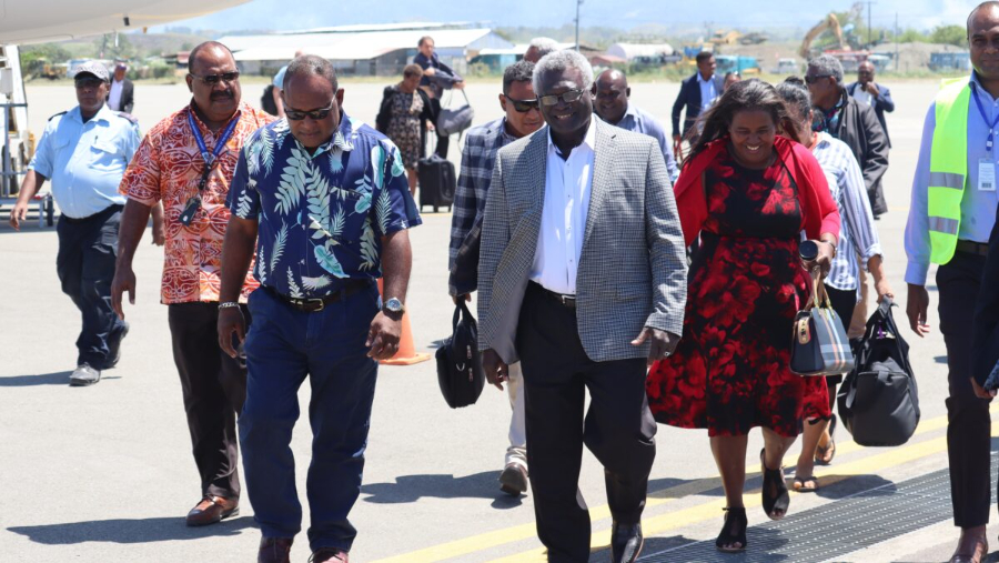 DPM Maelanga escorts PM Sogavare on arrival