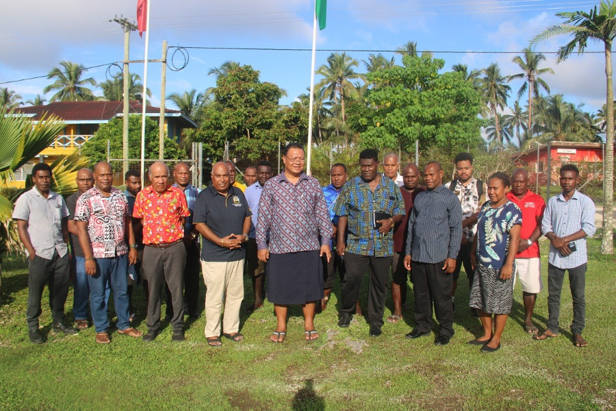 Permanent Secretary of the Ministry of Foreign Affairs and External Trade, Collin Beck with the Premier of Temotu Province, Hon. Clay Forau and senior national government and Temotu provincial representatives at the courtesy call on Tuesday.