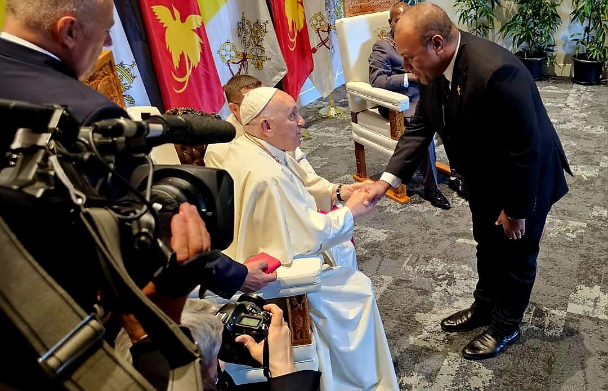 HC Soaki meets Pope Francis in a closed meeting at APEC Haus.