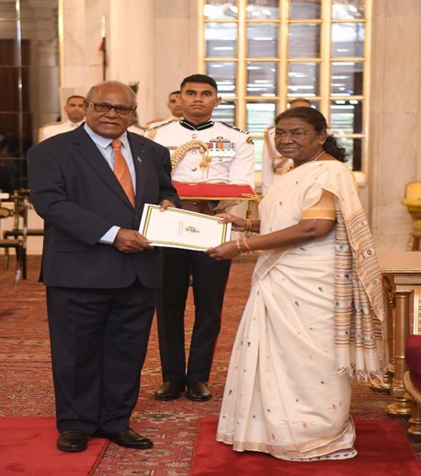 H.E Anthony Makabo presenting his Credentials to the Honourable President Smt Droupadi Murmu.