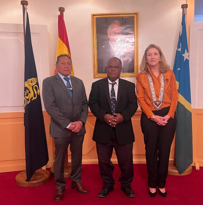 The Governor General, His Excellency, Reverend David Tipa Kapu with the Ambassador of Spain to the Solomon Islands, Her Excellency Ms Esther Monterrubio Villar and the Minister of Foreign Affairs and External Trade, Hon. Peter Shanel Agovaka after the presentation of credentials ceremony at Government House last week.